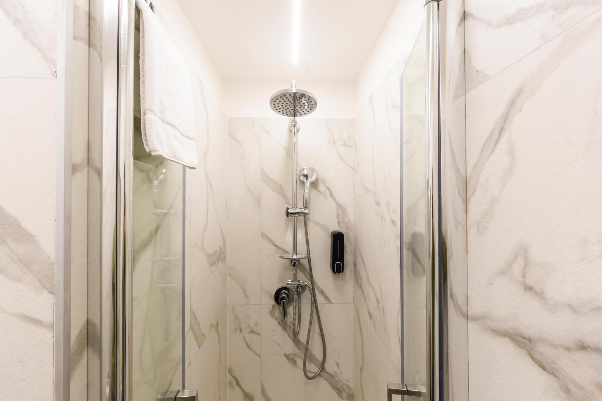 Cavour Luxury Rooms - Lr Collection ローマ エクステリア 写真